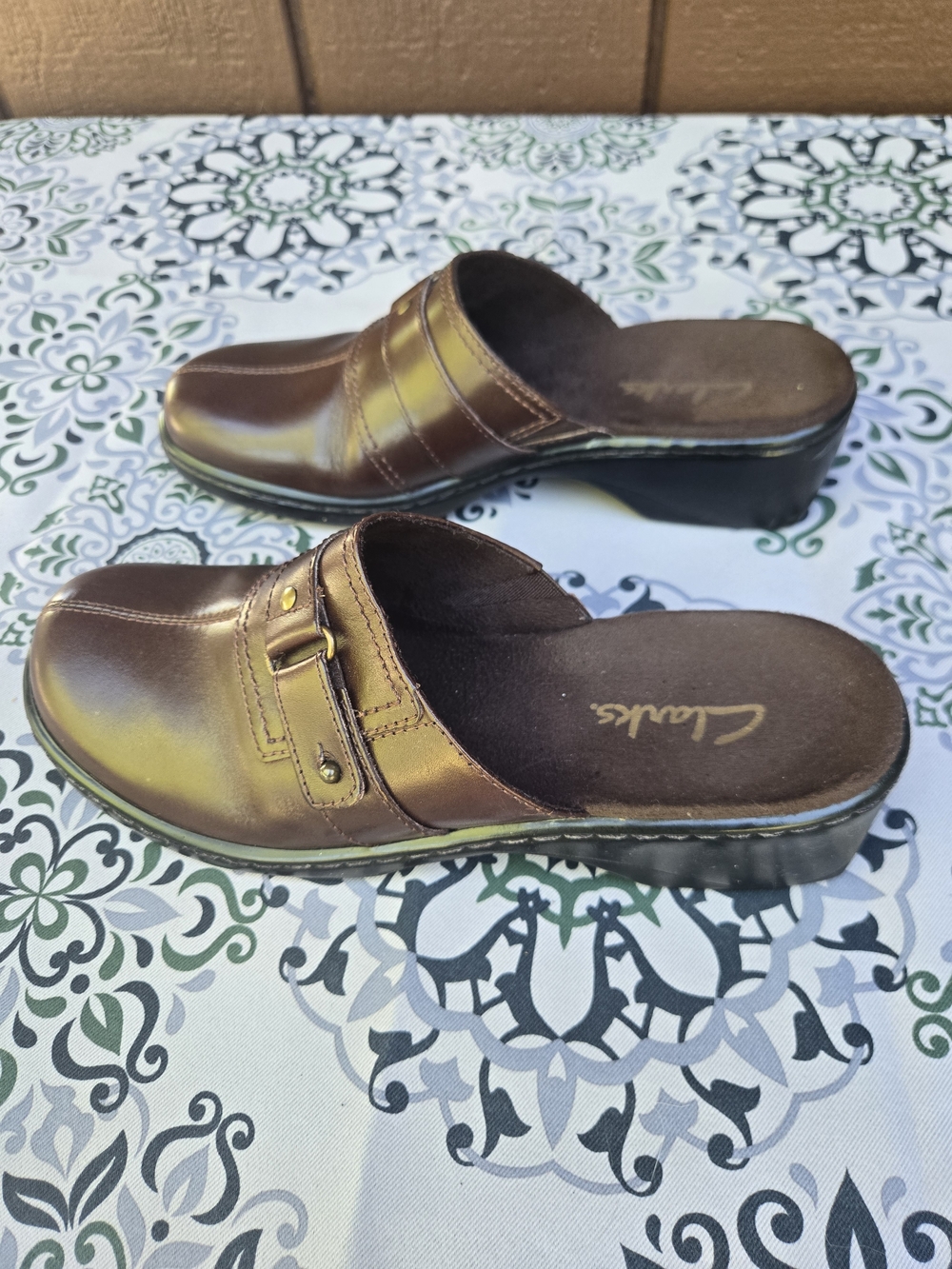 Clarks Brown Leather Slip-On Clogs With Buckle Accent 7M